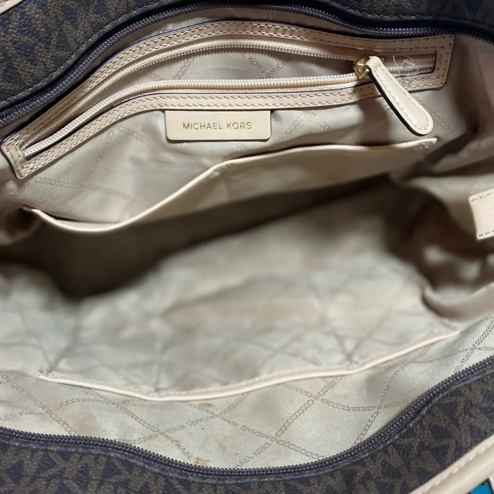 Michael Kors Tote 😍 kept in storage😍 only carried a few times ! - Picture 7 of 7
